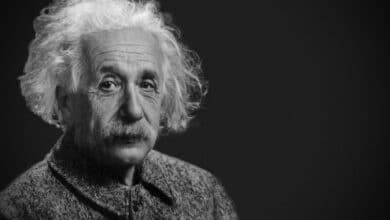 Albert Einstein Kimdir?